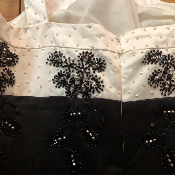 Ladies formal dress - Picture 5 of 7